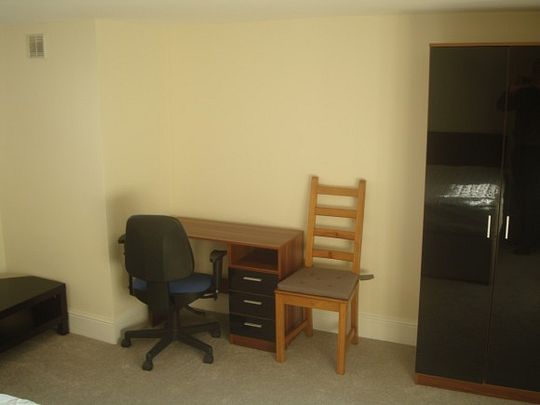 1 Bed Self contained - Student flat Fallowfield Manchester - Photo 1