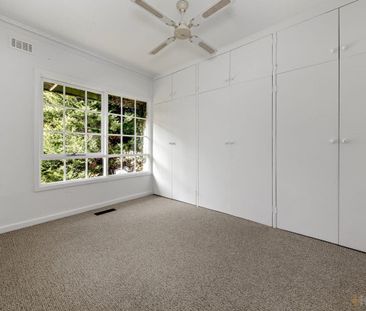 For Lease – Light-Filled Family Home in a Leafy Beaumaris Pocket - Photo 3