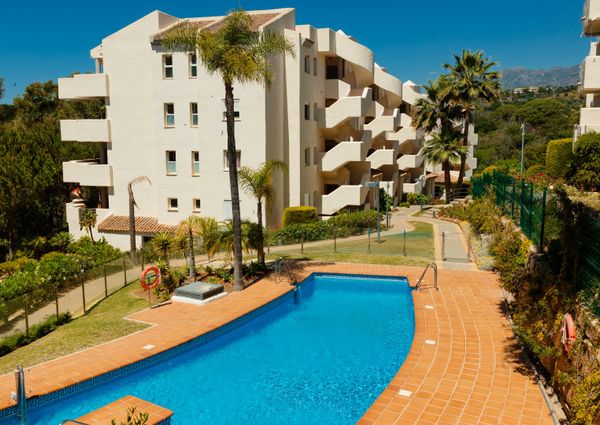 Stylish 3 bedroom flat with sea views in Elviria Marbella