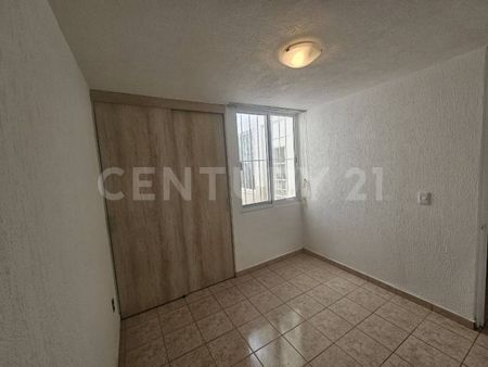 Casa en renta en Jardines del Valle, fraccionamiento privado con vigilancia 24/7 - Photo 4