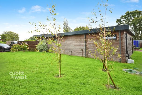 2 bedroom detached bungalow to rent - Photo 1