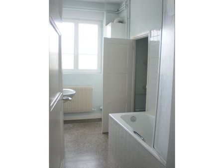 Location Appartement 3 pièces 73m² LE CREUSOT 71200 - Photo 5