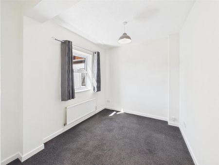 2 bedroom end of terrace house to rent - Photo 5