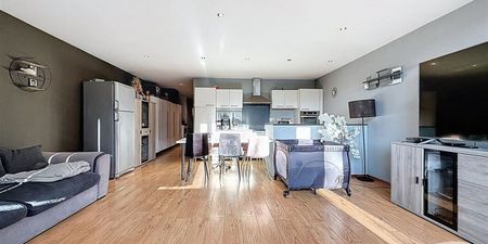 Appartement te huur in Flémalle-Haute voor € 850 met 2 slaapkamers - Foto 2