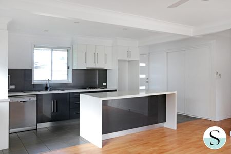 7 Alexander Avenue, Caves Beach NSW 2281 - House For Rent | Domain - Photo 3