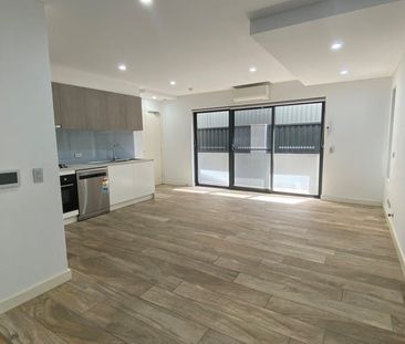 One bedroom, accessible ground floor unit - 20% below market rent! - Photo 1