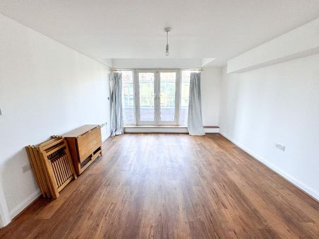 2 bedroom maisonette to rent - Photo 2