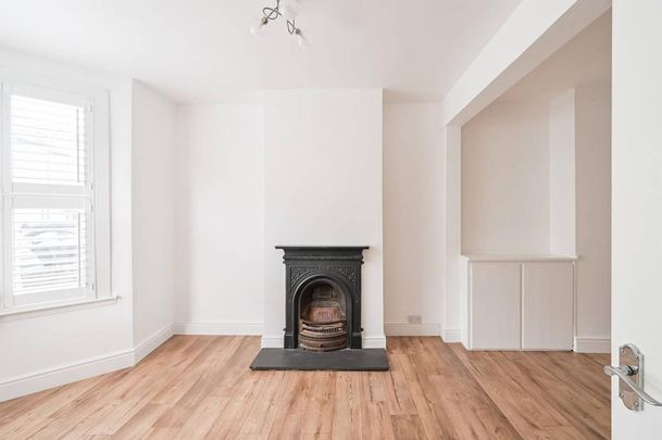 4 bedroom terraced house to rent - Photo 1