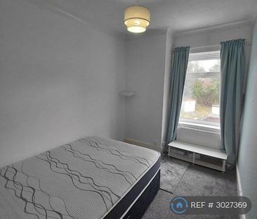 3 bedroom end of terrace house to rent - Photo 5