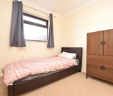 27, Perth Drive, Tingley, Wakefield, West Yorkshire, WF3 1TZ - Photo 1