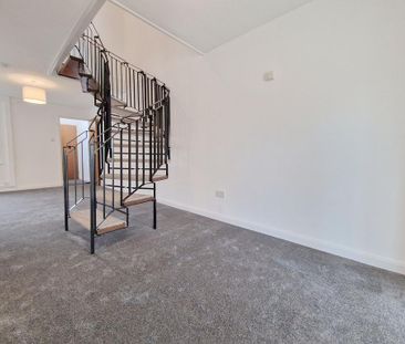 4 bedroom terraced house to rent - Photo 4