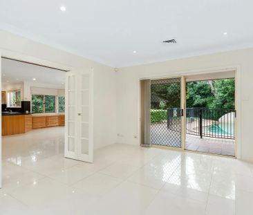 SPACIOUS EXECUTIVE HOME IN EXCLUSIVE CUL-DE-SAC - Photo 1