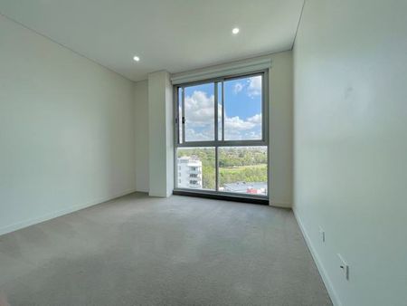 Modern 3 bedroom apartment close to amenities for lease - Photo 4