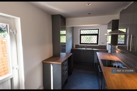 2 bedroom semi-detached house to rent - Photo 2