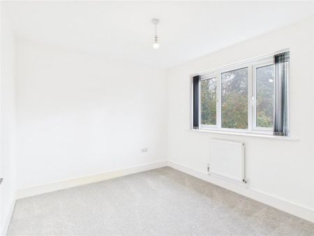 4 bedroom detached house to rent - Photo 3