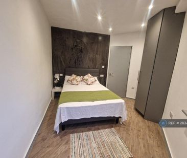 4 bedroom terraced house to rent - Photo 6