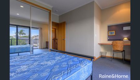 CITY CENTRE EXECUTIVE APARTMENTS WITH WATER VIEWS! - Photo 3