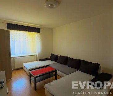 Pronájem bytu 2+1, 47+ m2, Bruntál Švermova, park přímo u domu - Fotografie 1