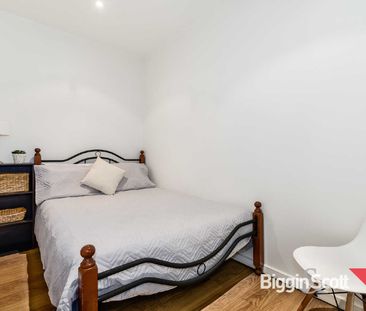MODERN APARTMENT IN CONVENIENT LOCATION - Photo 2