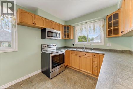 64 STANLEY Street, Cambridge, Ontario, N1S2A6 - Photo 3