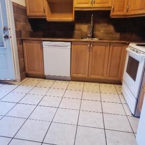 un beau 5 1/2 avec 3 chambres fermées à Ahuntsic - électroménagers inclus- - Photo 2