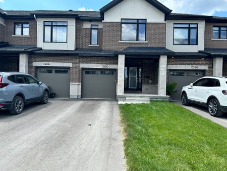 For Lease - 2400 Goldhawk Drive, Stittsville - Munster - Richmond, Ontario - Photo 3