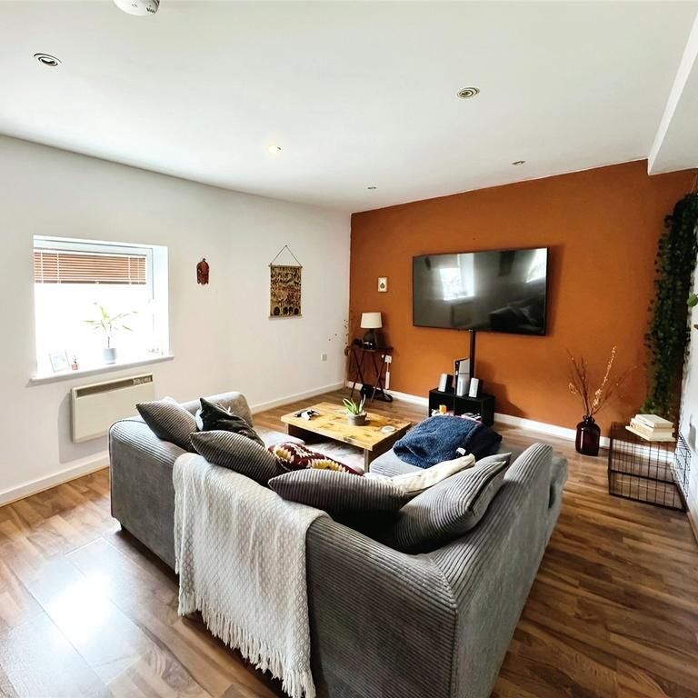 2 bedroom penthouse to rent - Photo 1