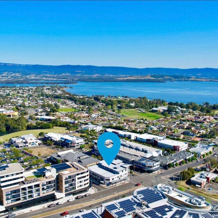 SPACIOUS TWO BEDROOM APARTMENT - Photo 1