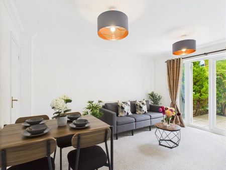 1 bedroom in a house share to rent - Photo 4