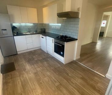 5 Bedroom House - End Terrace To Let - Photo 6