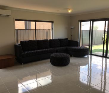 Fabulous 3Br Family Home in Craigieburn! - Photo 3