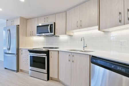 The Carlisle — One Bedroom Suites - Photo 4