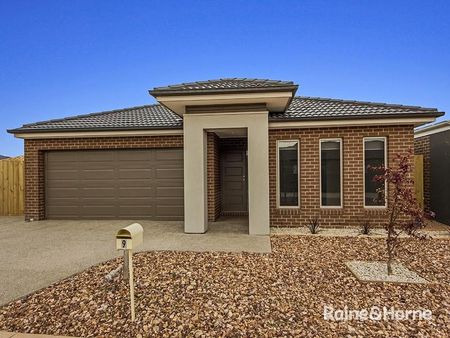 9 Luxor Drive, Fraser Rise, VIC 3336 - Photo 2