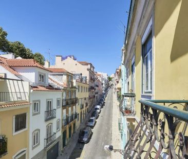 Room in a shared 6-bedroom apartment for rent in Lisbon, WiFi included - Photo 3