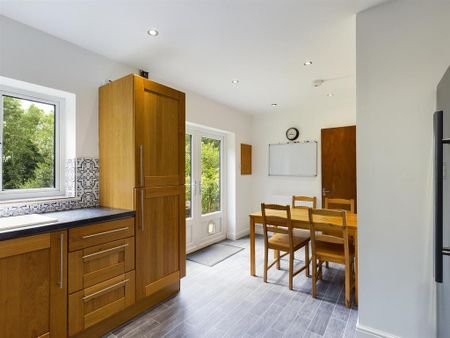 4 bedroom semi-detached house to rent - Photo 5