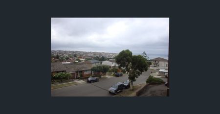 Renovated And Spacious Two Bedroom With Ocean Views. - Photo 2