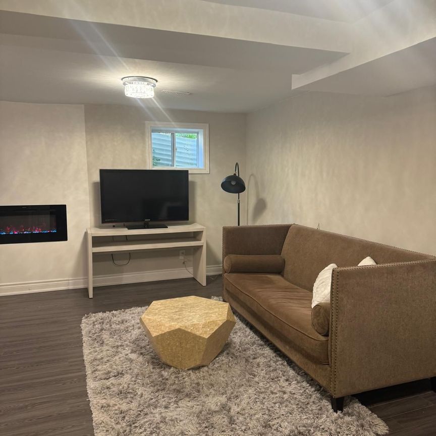For Lease - 94 Houseman Crescent, Richmond Hill, Ontario - Photo 1