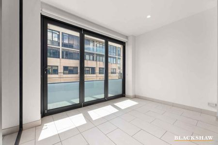 Executive Apartment in the Realm Precinct - Photo 2