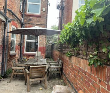 6 bedroom end of terrace house to rent - Photo 3