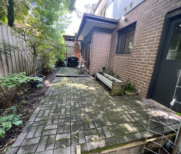 Large 2 Bedroom Townhouse - Photo 2