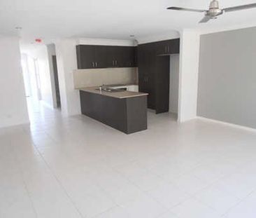 Spacious 3 Bedroom Unit - Photo 4