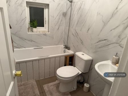 3 bedroom terraced house to rent - Photo 3