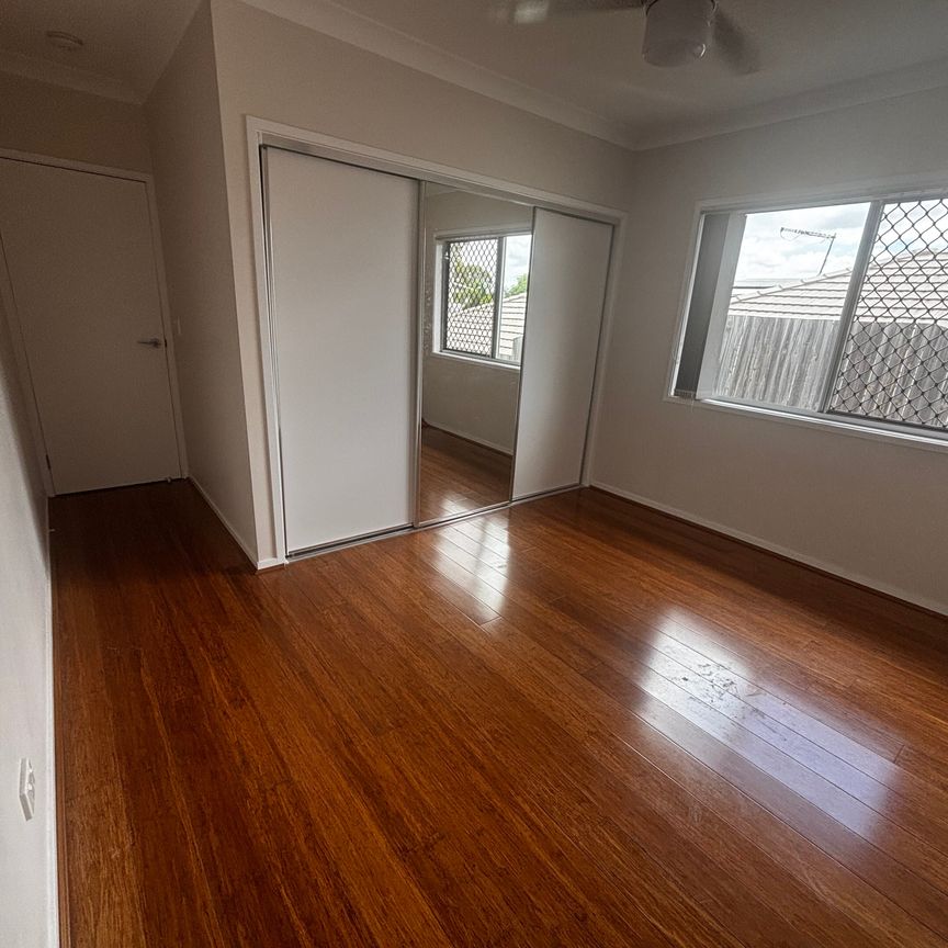 Springfield Lakes - Photo 1