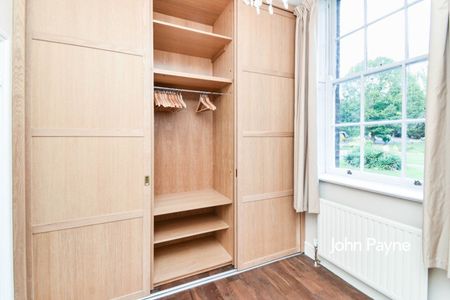 Connaught Mews, London, SE18 - Photo 2