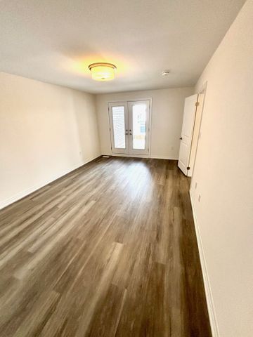 For Lease - 3028 Sandy Acres Avenue, Severn, Ontario - Photo 4