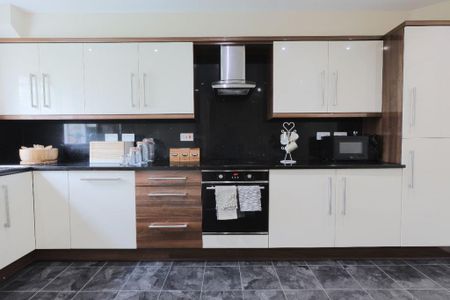 6 bedroom terraced house to rent - Photo 5