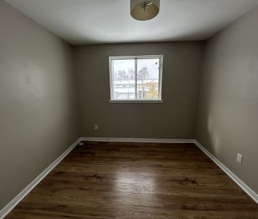 For Lease - 11 Chaucer Crescent, Barrie, Ontario - Photo 5