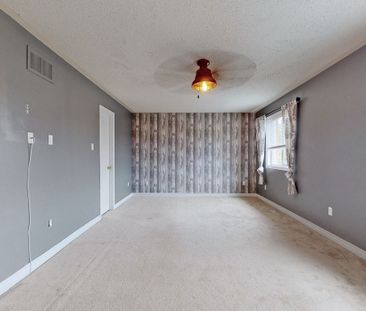 For Lease - 10 Pears Court Unit# Main and 2nd Floor, Clarington, On... - Photo 4