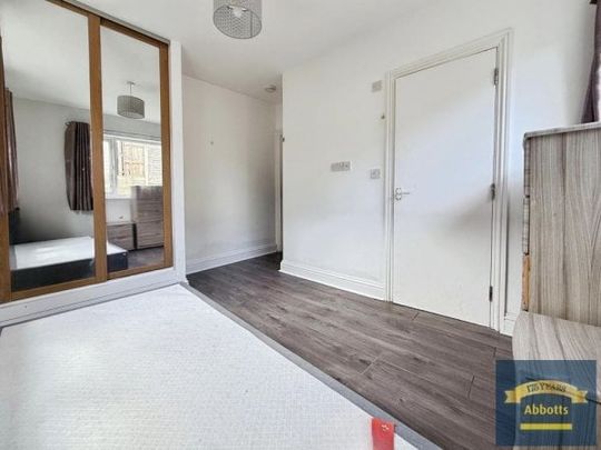 Greenstead Road, Colchester - Photo 1