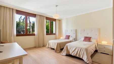 6 bedroom luxury Villa for rent in Marbella, Andalusia - Photo 2